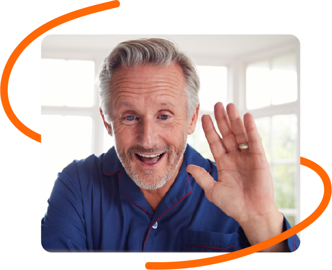 Hombre de 40 años aprendiendo inglés en línea